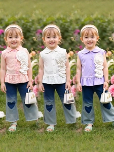 Mädchen Sommer Outfits Ärmelloses 3D Blumen Shirt Und Herz Denim Schlaghose Weiches Baumwoll Kinder Bekleidungsset