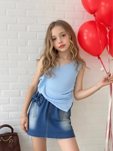 Completo Estivo da Ragazza Con Top in Seersucker a Spalla Scoperta e Gonna di Denim Con Fiocco in Cotone Traspirante