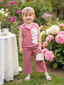 Ensemble fille avec haut sans manches rose à fleurs 3D et pantalon assorti chic et doux