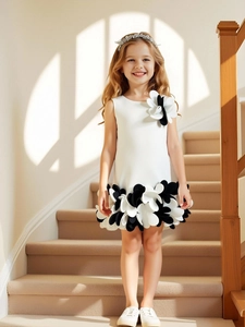 Robe blanche élégante sans manches pour filles avec fleurs 3D noires et blanches chic