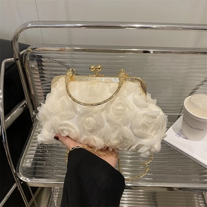 Sac de Soirée Élégant avec Fleur de Rose 3D pour Femmes Pochette en Satin avec Poignée en Métal Luxe Fête Mariage Sac