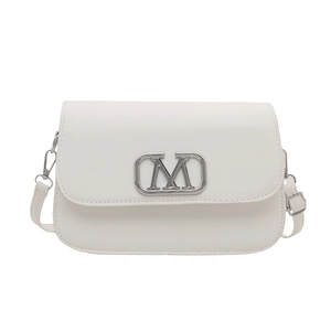 Sac bandoulière blanc minimaliste avec logo M argenté et bandoulière réglable en cuir