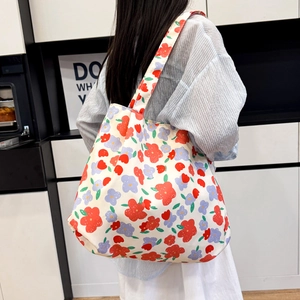 Floral canvas tote bag with large capacity and vintage rose pattern for beach and shopping