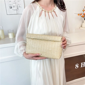 Elegante pochette a busta intrecciata in oro beige per l'uso quotidiano casual da donna