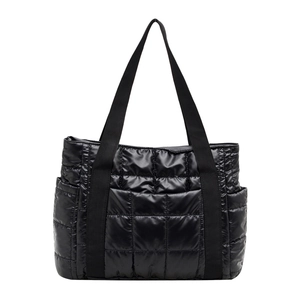 Minimalistische schwarze gesteppte Tragetasche mit glänzendem Finish und großem Volumen