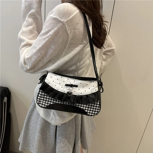 Sac à bandoulière nœud papillon avec motif cœur et tissu vichy noir et blanc chic