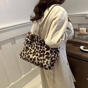 Fashionable leopard print plush shoulder bag with silver metal chain strap for women
