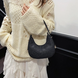 Sac hobo noir scintillant pour femme avec bandoulière élégante en cuir fin