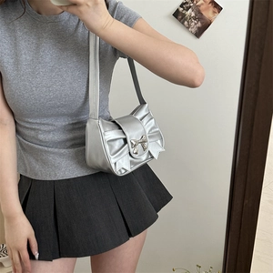 Sac à bandoulière argenté métallisé avec design plissé à nœud Y2K pour femmes