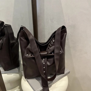 Women Large Capacity PU Leather Bow Tote Bag Fashion Rivet Rhinestone Shoulder Bag Korean Style Commuter Handbag