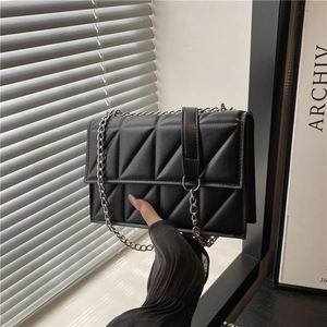 Vintage Triangle Quilted Crossbody Bag For Women Fashion PU Leather Silver Chain Shoulder Bag Small Square Flip Top Purse