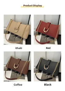 Dettaglio di quattro borse vintage in kaki, rosso, marrone e nero con fibbie a U dorate