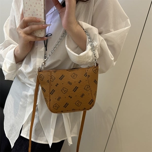 Sac seau marron avec imprimé ours et chaîne en métal pour femme élégante au quotidien
