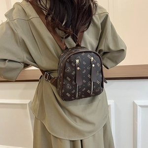 Sac à dos marron avec motifs d'ours et sangles réglables pour les déplacements