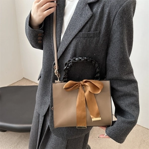 Sac à main élégant kaki avec nœud en satin marron et poignée tissée pour femmes