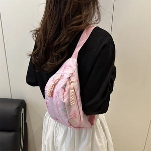 Bolso bandolera floral rosa para mujer con estampados de flores rojas y lazos