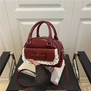 Sac Bandoulière Femme en Cuir PU Luisant avec Bordure en Dentelle et Nœud Style Rétro Doux Sac à Main Épaule Mode Décontracté Quotidien