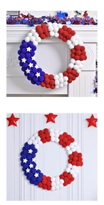 Détail d'une couronne de pompons rouge blanc bleu avec étoiles pour décor patriote