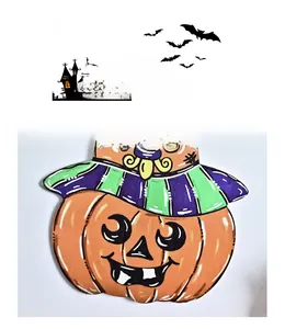 Détail d'un accroche-porte citrouille avec chapeau coloré pour décor d'Halloween