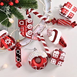 Décorations à Suspendre pour Arbre de Noël Rouge Blanc Plastique Électroplaqué Sucre d'Orge Train Donut Gant Boîte Cadeau Pour Maison