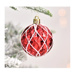 Primer plano de bola de Navidad roja geométrica con patrones de nieve y gancho oro
