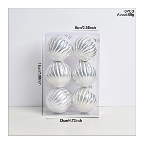 Set van 6 zilveren gestreepte kerstballen met 6cm diameter en 18x12cm verpakkingsdoos