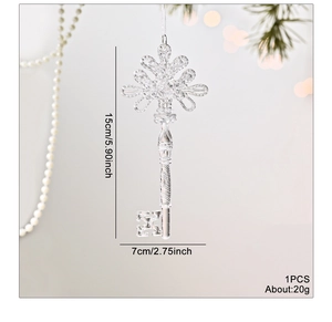 Vue détaillée du pendentif glaçon transparent de 15 cm avec motif de flocon de neige