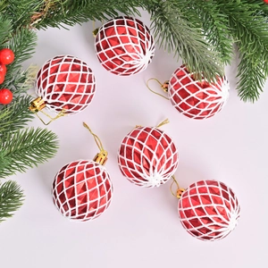 Lot de 6 boules de Noël rouges 6cm avec motifs losanges blancs pour décoration de sapin