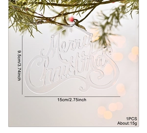 Décoration de Noël en acrylique transparent suspendue à une branche de pin avec bokeh