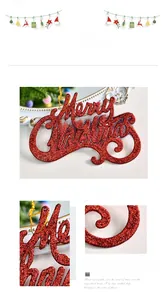 Détail de la décoration lettre Merry Christmas à paillettes rouges et cordon doré