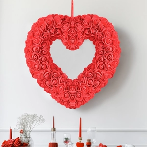Couronne de roses rouges en forme de cœur avec ruban pour décor mural de Saint-Valentin