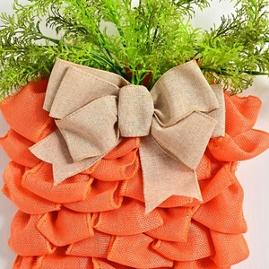 Couronne de carottes de Pâques en maille orange avec feuilles vertes pour décoration murale