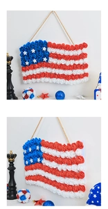 Vue détaillée de la décoration de porte en roses artificielles drapeau américain