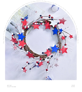 Détail de la couronne du Jour de l'Indépendance avec étoiles et baies rouges blanc bleu