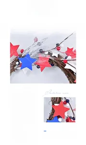 Détail de couronne du 4 juillet avec baies rouges blanches bleues et étoiles sur vigne