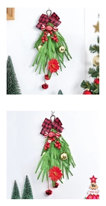Détail de décoration de Noël avec noeud écossais, baies rouges et cloches sur sapin