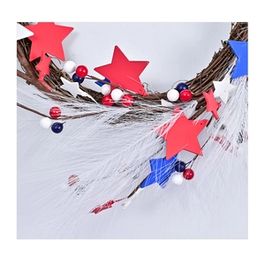 Gros plan du détail de la couronne de l'Indépendance avec étoiles bleues rouges blanches