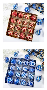 Gros plan d'ornements de Noël rouges et dorés avec paillettes et motifs à rayures