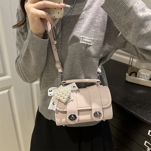 Sac bandoulière en cuir PU rose avec breloque cœur perlé et doubles verrous argentés