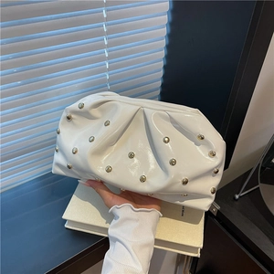 Pochette Tendance à Rivets Grande Capacité pour Femmes Sac à Main Plissé en Cuir PU Mode Couleur Unie Sac de Rue