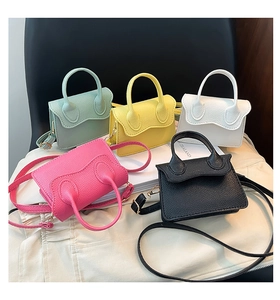 Mini sacs à bandoulière en cuir PU à texture litchi disponibles en plusieurs coloris