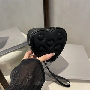 Borsa a Mano Polso in Pelle PU Trapuntata a Forma di Cuore Semplice Pochette Mini con Cerniera Goffrata Cuore Per Donna Decorazione Quotidiana