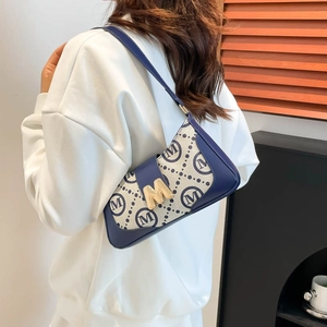 Vintage-Achseltasche aus dunkelblauem Leder mit beigem Jacquard-Monogramm-Muster