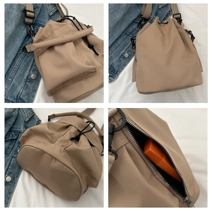 Detailweergave van kaki emmertas met trekkoordsluiting en duurzame nylon stof
