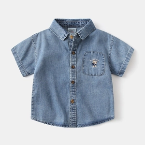 Detail of short sleeve denim shirt for boys with blue bear embroidery and wooden buttons
