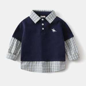 Dettagli della felpa blu navy per bambini con colletto a quadri e ricamo cavallo