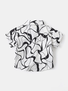 Chemise garçon à manches courtes avec motif géométrique abstrait noir et blanc moderne