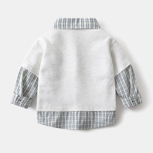 Vista posteriore della felpa grigia per bambini con colletto e bordo camicia a quadri