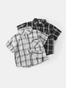 Boys' short-sleeve plaid shirts with classic lapel and breast pocket in two colors
