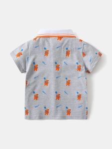 Polo da bambino grigia a maniche corte con stampe di orsetti arancioni all-over